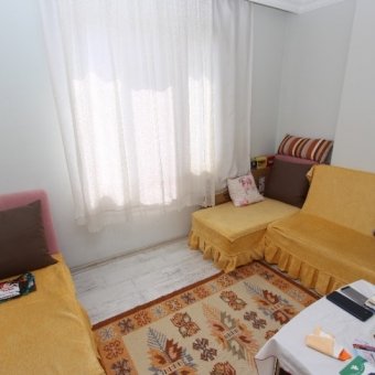 Akçay Cemiltemel'de 2+1 Giriş Üstü Açık Mutfak 70 Metrekare Eşyalı Sürekli Kiralık Daire