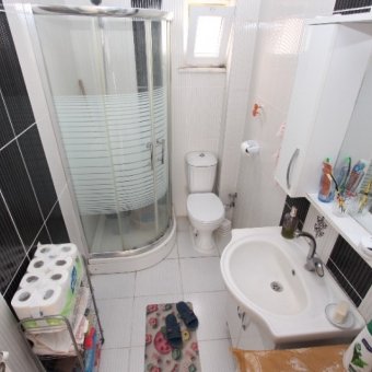 Akçay Cemiltemel'de 2+1 Giriş Üstü Açık Mutfak 70 Metrekare Eşyalı Sürekli Kiralık Daire