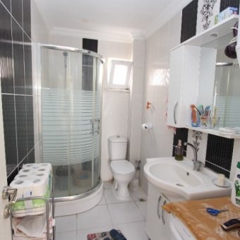 Akçay Cemiltemel'de 2+1 Giriş Üstü Açık Mutfak 70 Metrekare Eşyalı Sürekli Kiralık Daire