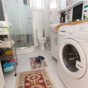 Akçay Cemiltemel'de 2+1 Giriş Üstü Açık Mutfak 70 Metrekare Eşyalı Sürekli Kiralık Daire