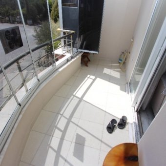 Akçay Cemiltemel'de 2+1 Giriş Üstü Açık Mutfak 70 Metrekare Eşyalı Sürekli Kiralık Daire