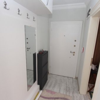 Akçay Cemiltemel'de 2+1 Giriş Üstü Açık Mutfak 70 Metrekare Eşyalı Sürekli Kiralık Daire