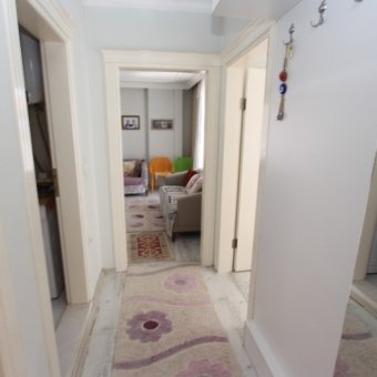 Akçay Cemiltemel'de 2+1 Giriş Üstü Açık Mutfak 70 Metrekare Eşyalı Sürekli Kiralık Daire