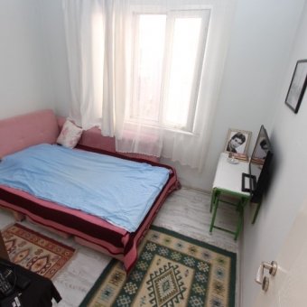 Akçay Cemiltemel'de 2+1 Giriş Üstü Açık Mutfak 70 Metrekare Eşyalı Sürekli Kiralık Daire