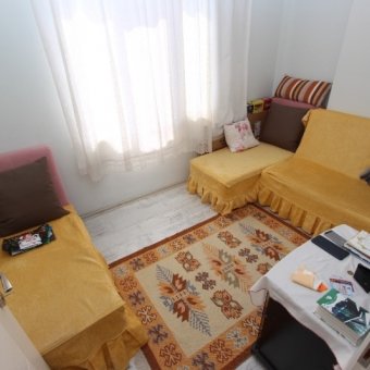 Akçay Cemiltemel'de 2+1 Giriş Üstü Açık Mutfak 70 Metrekare Eşyalı Sürekli Kiralık Daire