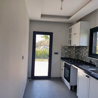 Ayvalık Güzelbahçe Evlerinde 3+1 Havuzlu Süper Lüks Satılık Müstakil Villa.