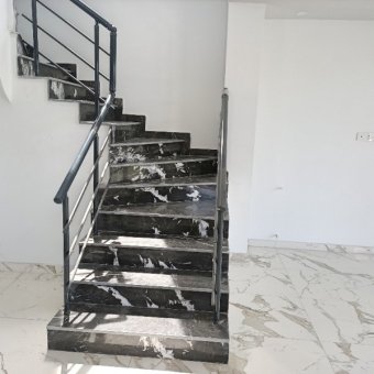 Ayvalık Altınova' da Denize ve Anayola Yakın Site İçinde Satılık Sıfır Villa.