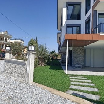Ayvalık Güzelbahçe Evlerinde Deniz Manzaralı 2+1 Sıfır Satılık Lüks Daire.