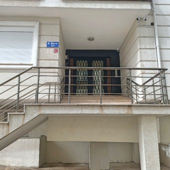 REPAL' den Sarımsaklı Merkezde 2+1 Eşyalı Site İçinde Satılık Daire.