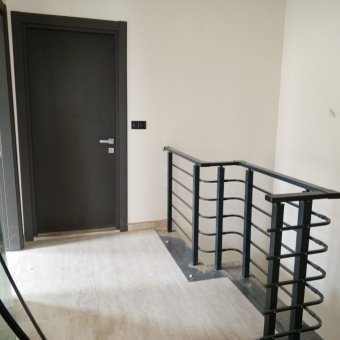 Ayvalık Altınova Merkezde 4+1 Sıfır Satılık Taş Villa.