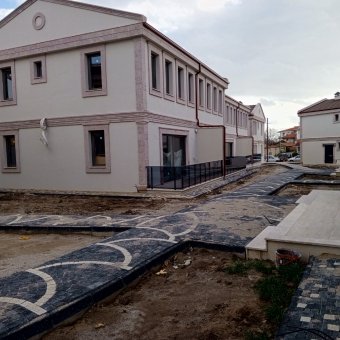 Ayvalık Altınova Merkezde 4+1 Sıfır Satılık Taş Villa.
