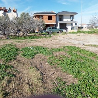 Ayvalık Altınova' da Denize Yakın Konut İmarlı Arsa.