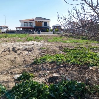 Ayvalık Altınova' da Denize Yakın Konut İmarlı Arsa.