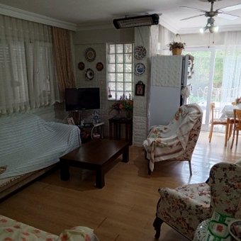 Ayvalık Sarımsaklı Merkezde 2+1 Eşyalı Satılık Daire.