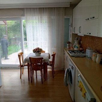 Ayvalık Sarımsaklı Merkezde 2+1 Eşyalı Satılık Daire.