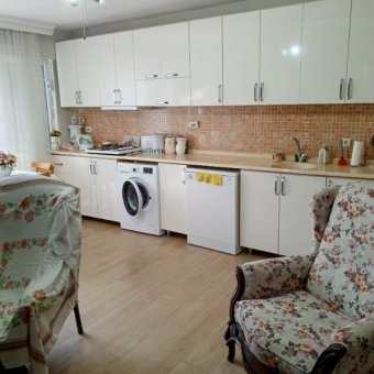 Ayvalık Sarımsaklı Merkezde 2+1 Eşyalı Satılık Daire.