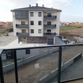 Ayvalık Altınova Merkezde  Yeni Binada Sıfır 2+1 Satılık Daire.