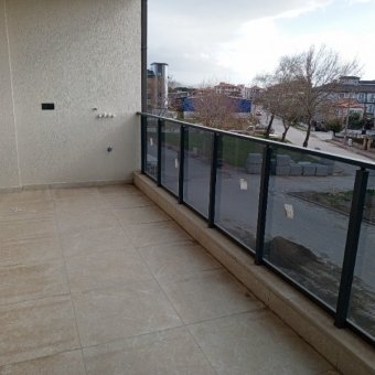 Ayvalık Altınova Merkezde  Yeni Binada Sıfır 2+1 Satılık Daire.