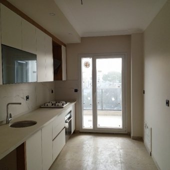 Ayvalık Altınova Merkezde  Yeni Binada Sıfır 2+1 Satılık Daire.