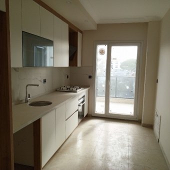 Ayvalık Altınova Merkezde  Yeni Binada Sıfır 2+1 Satılık Daire.