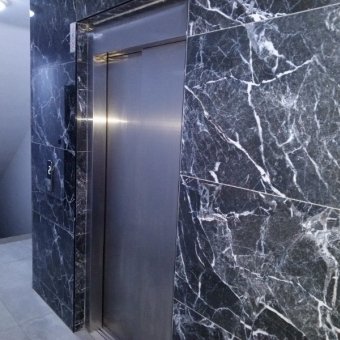 Ayvalık Altınova Merkezde  Yeni Binada Sıfır 2+1 Satılık Daire.