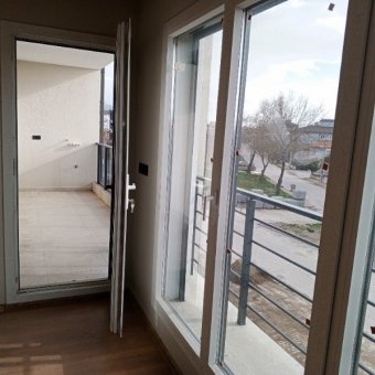 Ayvalık Altınova Merkezde  Yeni Binada Sıfır 2+1 Satılık Daire.