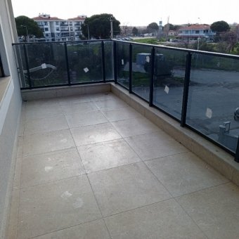 Ayvalık Altınova Merkezde  Yeni Binada Sıfır 2+1 Satılık Daire.