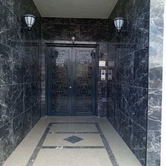 Ayvalık Altınova Merkezde  Yeni Binada Sıfır 2+1 Satılık Daire.