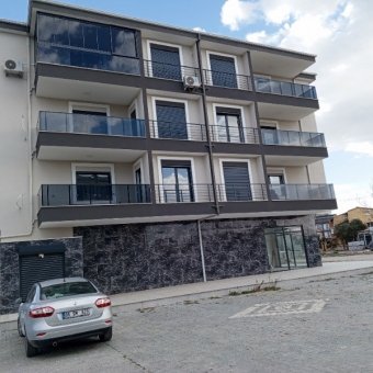 Ayvalık Altınova Merkezde  Yeni Binada Sıfır 2+1 Satılık Daire.
