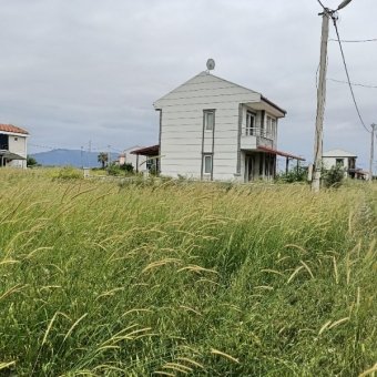Ayvalık Altınova' da Denize Yakın Projeli Satılık İmarlı Arsa.