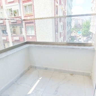 Bahçelievler Soğanlı satılık 2+1 ara kat daire.