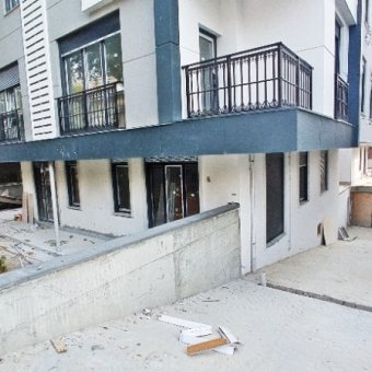 Bahçelievler merkez mah. Satılık 2+1 ara kat sıfır  otoparklı daire.