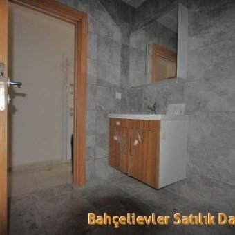 Bahçelievler  Yenibosna satılık sıfır 2+1 daire.