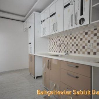 Bahçelievler  Yenibosna satılık sıfır 2+1 daire.