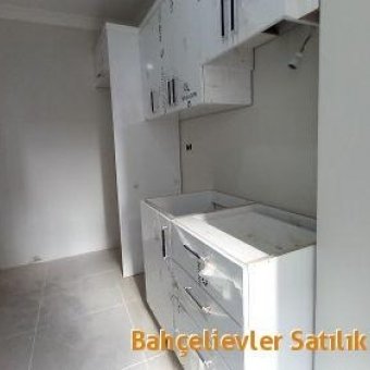 Bahçelievler  Hürriyet Satılık sıfır 2+1 ara kat daire.