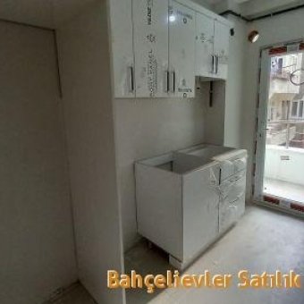 Bahçelievler  Hürriyet Satılık sıfır 2+1 ara kat daire.