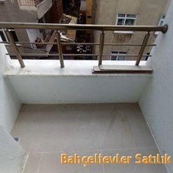 Bahçelievler  Hürriyet Satılık sıfır 2+1 ara kat daire.