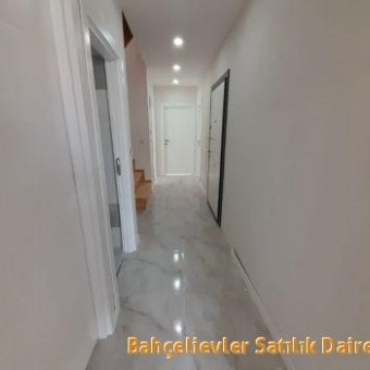 Bahçelievler  Hürriyet mah. Satılık sıfır 5+2 geniş dubleks daire.