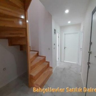 Bahçelievler  Hürriyet mah. Satılık sıfır 5+2 geniş dubleks daire.