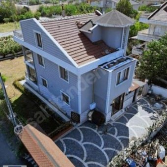 Büyük Çekmece 5+2 satılık villa