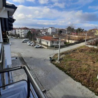 YENİ YAPILAN SAĞLIK MERKEZİNİN YANINDA SATILIK SIFIR DAİRE