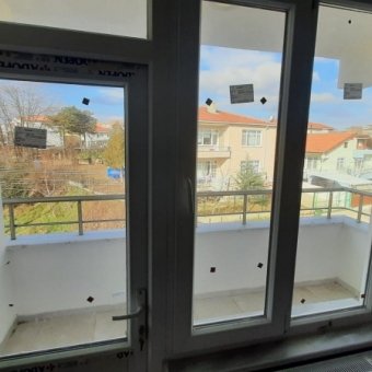 YENİ YAPILAN SAĞLIK MERKEZİNİN YANINDA SATILIK SIFIR DAİRE