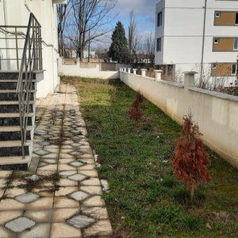 YENİ YAPILAN SAĞLIK MERKEZİNİN YANINDA SATILIK SIFIR DAİRE